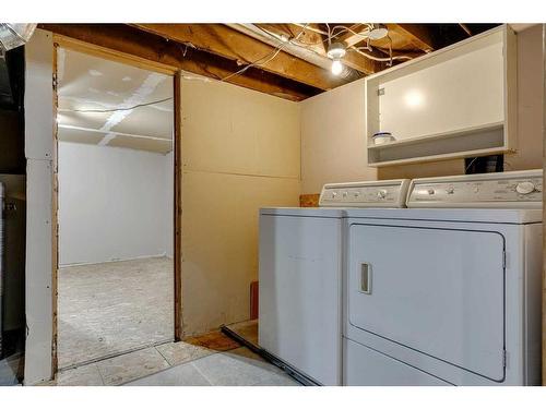 1811 27 Avenue Sw, Calgary, AB - Indoor Photo Showing Laundry Room