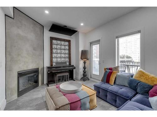 1307 7 Street Sw, Calgary, AB - Indoor Photo Showing Living Room With Fireplace