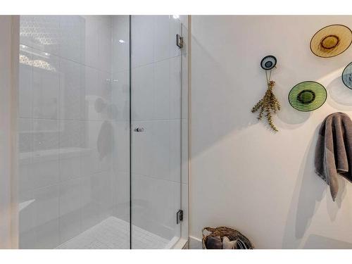 1307 7 Street Sw, Calgary, AB - Indoor Photo Showing Bathroom