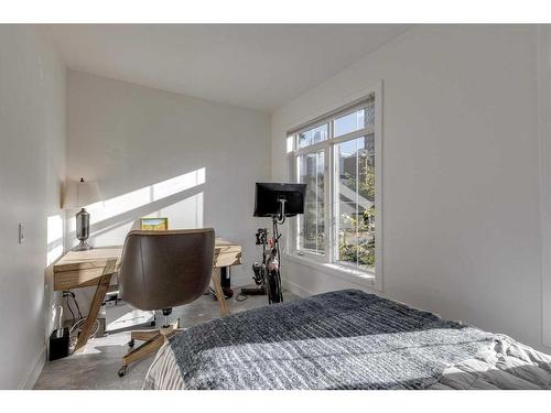 1307 7 Street Sw, Calgary, AB - Indoor Photo Showing Bedroom