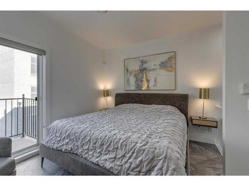 1307 7 Street Sw, Calgary, AB - Indoor Photo Showing Bedroom