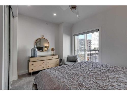 1307 7 Street Sw, Calgary, AB - Indoor Photo Showing Bedroom