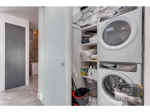 1307 7 Street Sw, Calgary, AB - Indoor Photo Showing Laundry Room