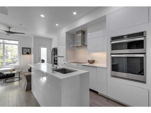 1307 7 Street Sw, Calgary, AB - Indoor Photo Showing Kitchen With Upgraded Kitchen