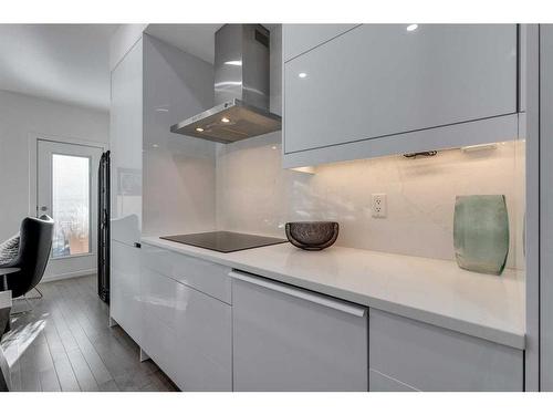 1307 7 Street Sw, Calgary, AB - Indoor Photo Showing Kitchen