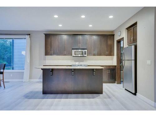 15 Sunset Close, Cochrane, AB - Indoor Photo Showing Kitchen With Upgraded Kitchen