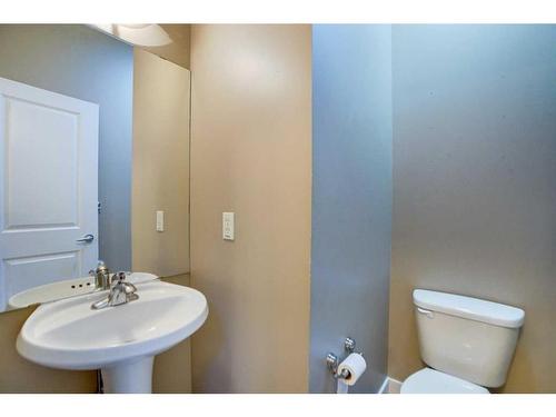 15 Sunset Close, Cochrane, AB - Indoor Photo Showing Bathroom