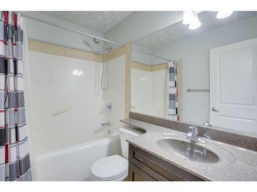 15 Sunset Close, Cochrane, AB - Indoor Photo Showing Bathroom