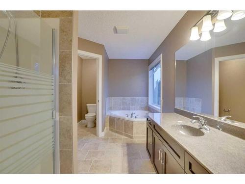 15 Sunset Close, Cochrane, AB - Indoor Photo Showing Bathroom