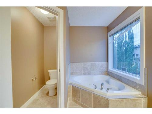 15 Sunset Close, Cochrane, AB - Indoor Photo Showing Bathroom