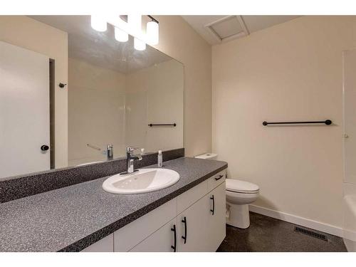 7419 21A Street Se, Calgary, AB - Indoor Photo Showing Bathroom