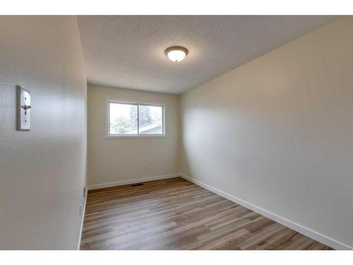 7419 21A Street Se, Calgary, AB - Indoor Photo Showing Other Room