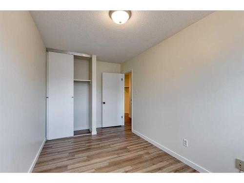 7419 21A Street Se, Calgary, AB - Indoor Photo Showing Other Room