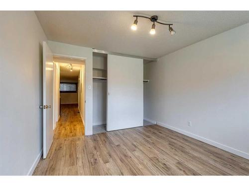 7419 21A Street Se, Calgary, AB - Indoor Photo Showing Other Room