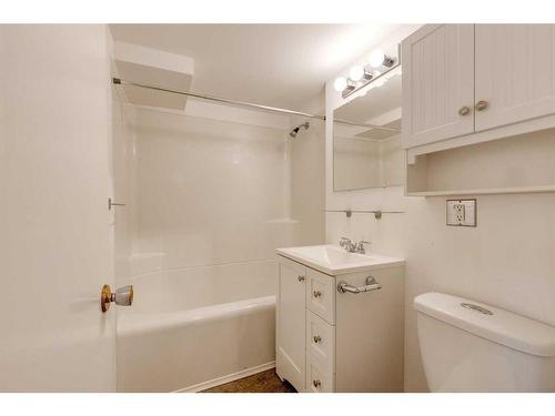 7419 21A Street Se, Calgary, AB - Indoor Photo Showing Bathroom