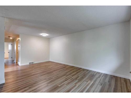 7419 21A Street Se, Calgary, AB - Indoor Photo Showing Other Room