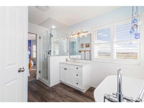 134 Tuscarora Close Nw, Calgary, AB - Indoor Photo Showing Bathroom