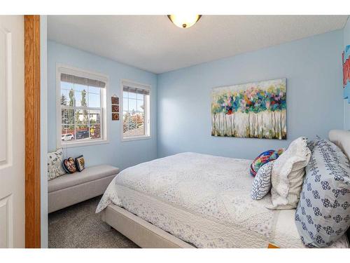 134 Tuscarora Close Nw, Calgary, AB - Indoor Photo Showing Bedroom