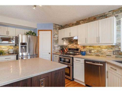 134 Tuscarora Close Nw, Calgary, AB - Indoor Photo Showing Kitchen