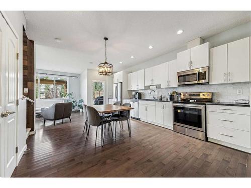 96 Chaparral Valley Common Se, Calgary, AB - Indoor Photo Showing Kitchen With Upgraded Kitchen