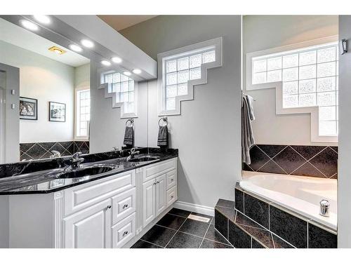 106 Simcoe Crescent Sw, Calgary, AB - Indoor Photo Showing Bathroom