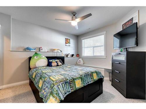 106 Simcoe Crescent Sw, Calgary, AB - Indoor Photo Showing Bedroom