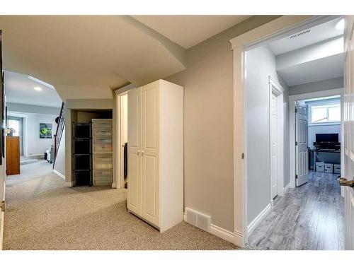 106 Simcoe Crescent Sw, Calgary, AB - Indoor Photo Showing Other Room