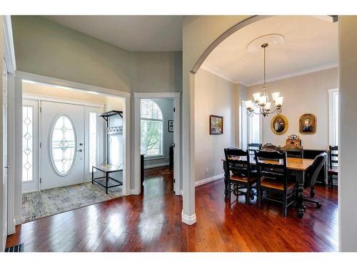 106 Simcoe Crescent Sw, Calgary, AB - Indoor Photo Showing Dining Room