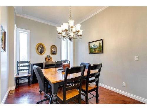 106 Simcoe Crescent Sw, Calgary, AB - Indoor Photo Showing Dining Room