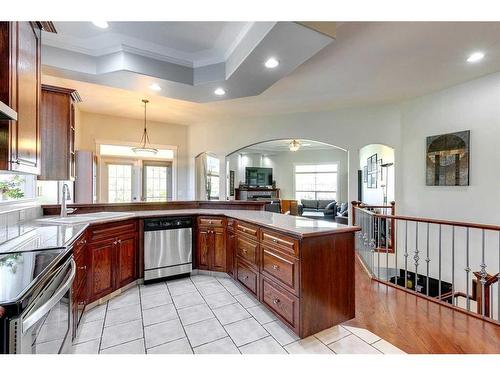 106 Simcoe Crescent Sw, Calgary, AB - Indoor Photo Showing Kitchen