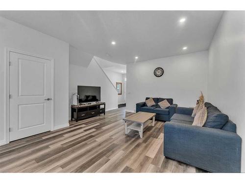 14 Corner Meadows Common Ne, Calgary, AB - Indoor Photo Showing Living Room