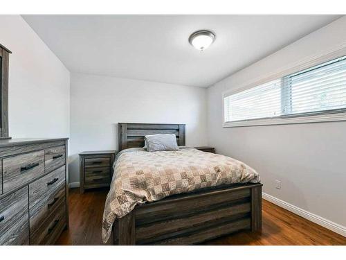 1267 Lake Sundance Crescent Se, Calgary, AB - Indoor Photo Showing Bedroom