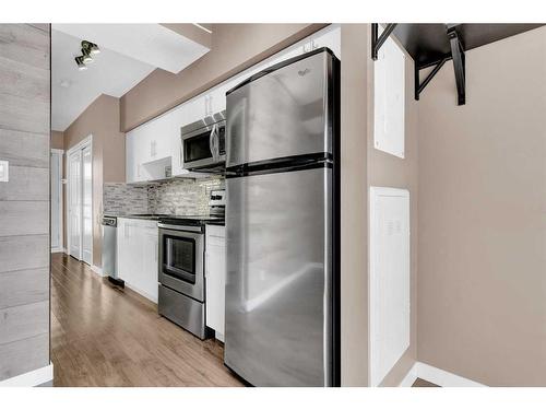 306-1740 9 Street Nw, Calgary, AB - Indoor Photo Showing Kitchen