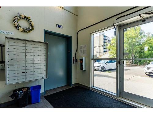 306-1740 9 Street Nw, Calgary, AB - Indoor Photo Showing Other Room