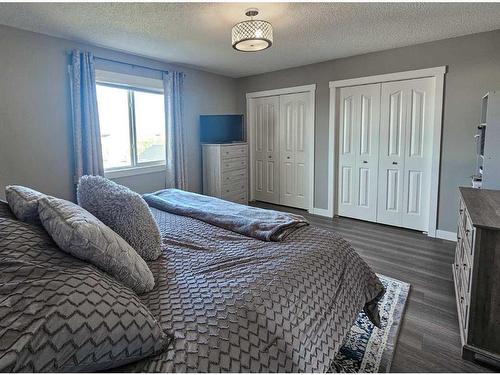 115 Cramond Green Se, Calgary, AB - Indoor Photo Showing Bedroom