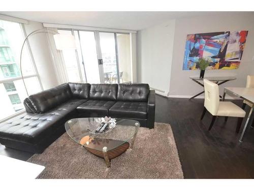 1101-804 3 Avenue Sw, Calgary, AB - Indoor Photo Showing Living Room