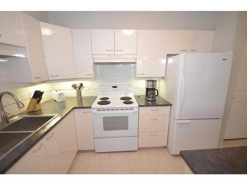 1101-804 3 Avenue Sw, Calgary, AB - Indoor Photo Showing Kitchen