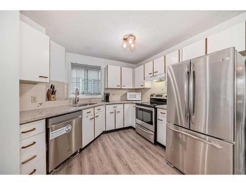 193 Taradale Drive Ne, Calgary, AB - Indoor Photo Showing Kitchen