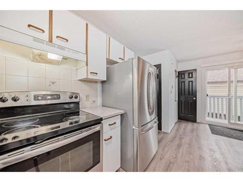 193 Taradale Drive Ne, Calgary, AB - Indoor Photo Showing Kitchen