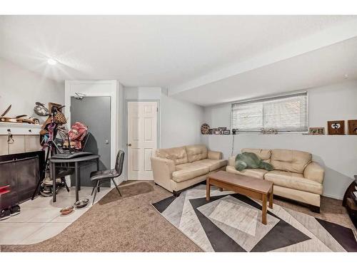 193 Taradale Drive Ne, Calgary, AB - Indoor Photo Showing Living Room