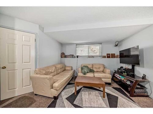 193 Taradale Drive Ne, Calgary, AB - Indoor Photo Showing Living Room