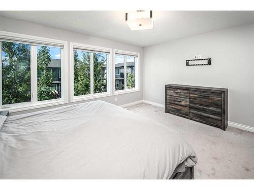 35 Aspen Summit Mount Sw, Calgary, AB - Indoor Photo Showing Bedroom