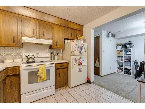 2525 16A Street Nw, Calgary, AB - Indoor Photo Showing Kitchen