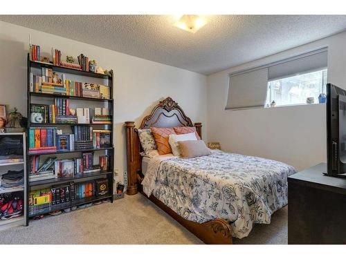 2525 16A Street Nw, Calgary, AB - Indoor Photo Showing Bedroom