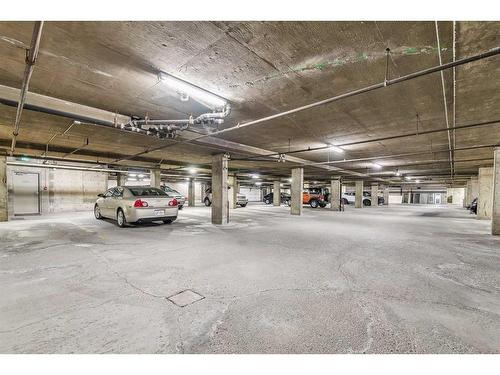 303-3719C 49 Street Nw, Calgary, AB - Indoor Photo Showing Garage