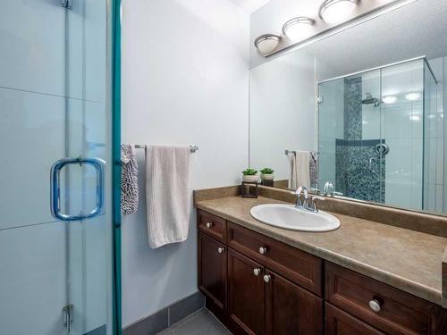 7 Helms Ridge, Rural Rocky View County, AB - Indoor Photo Showing Bathroom