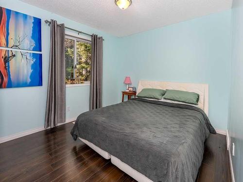 7 Helms Ridge, Rural Rocky View County, AB - Indoor Photo Showing Bedroom