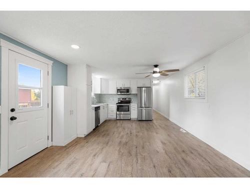 8 Spring Haven Close Se, Airdrie, AB - Indoor Photo Showing Kitchen