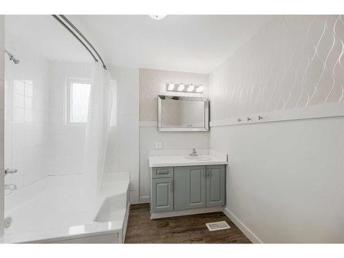 8 Spring Haven Close Se, Airdrie, AB - Indoor Photo Showing Bathroom