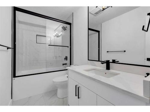 5512 Silverdale Drive Nw, Calgary, AB - Indoor Photo Showing Bathroom